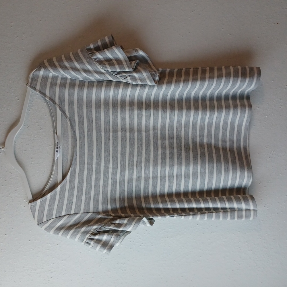 BB Dakota Grey/White Ruffle Sleeve Top Size S